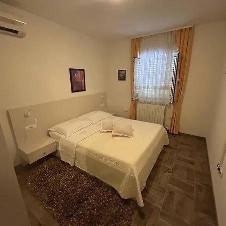 Manda Supetar